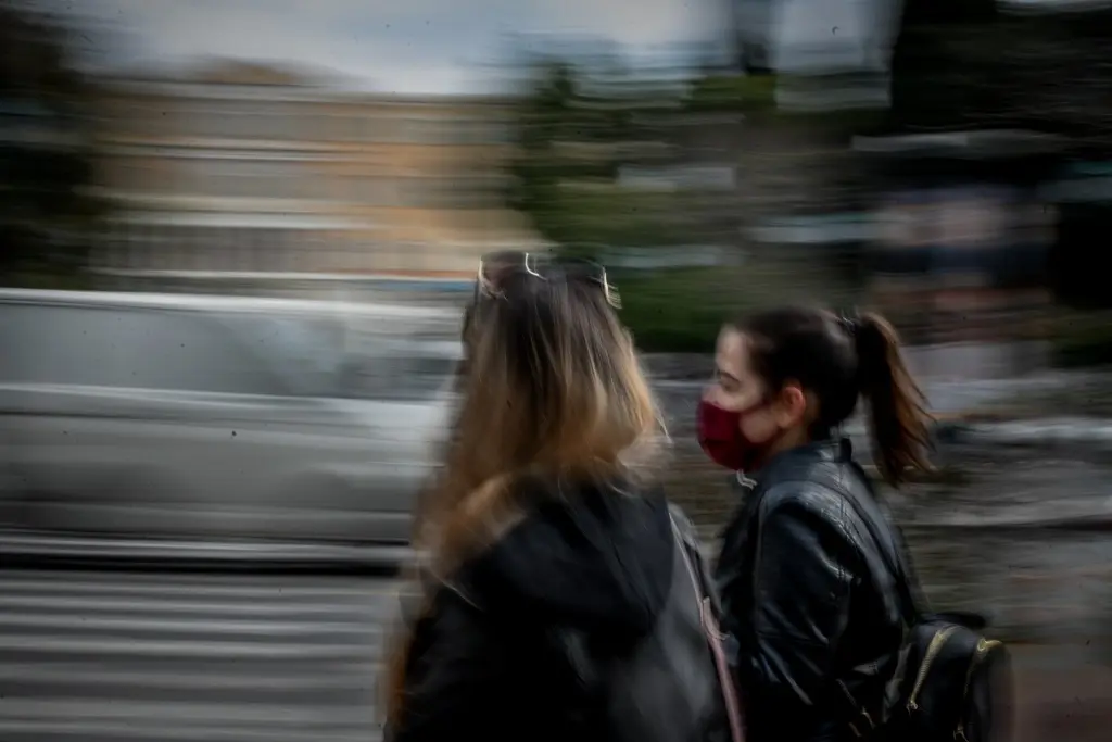 Πώς οι καιρικές συνθήκες επιδρούν στη μετάδοση του κορονοϊού – Τι δείχνει μελέτη