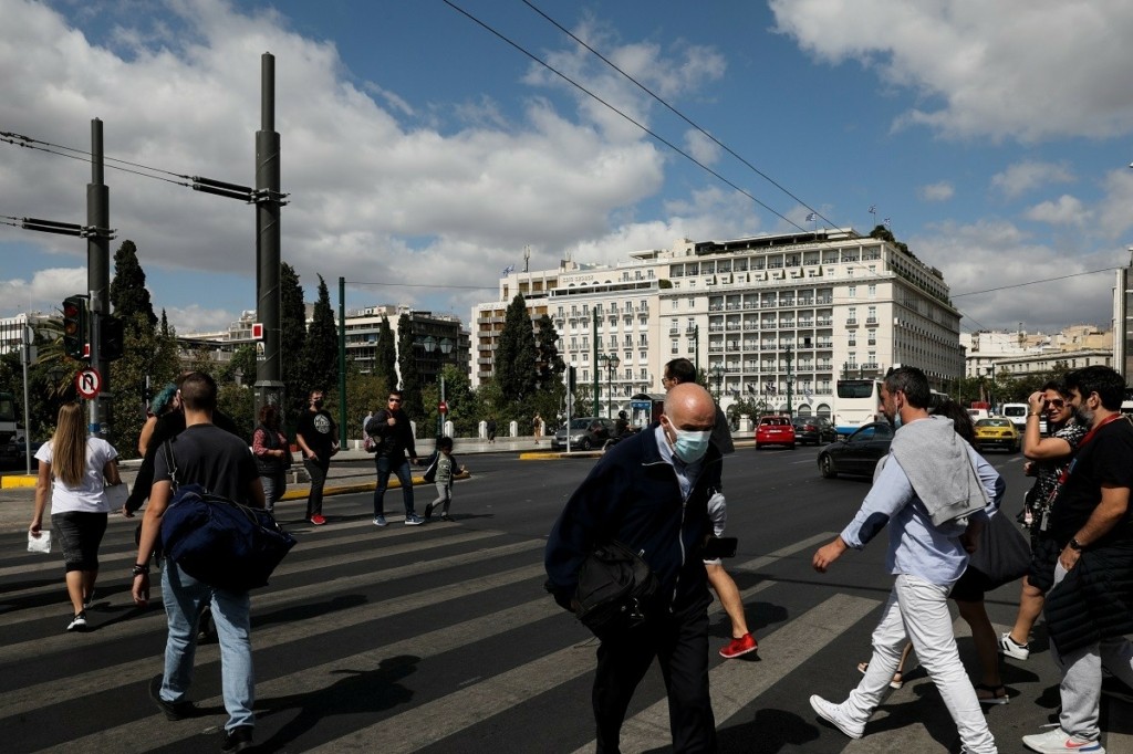 Στο “βαθύ κόκκινο” πάνω από τη μισή χώρα – Ανησυχία από την έξαρση των κρουσμάτων