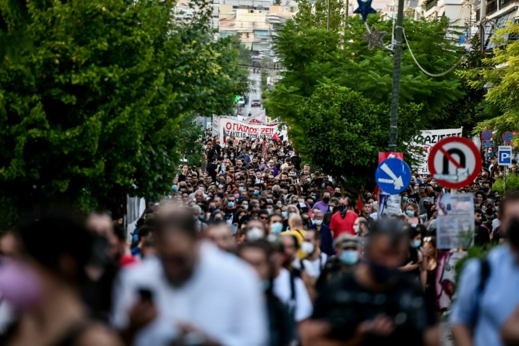 Χιλιάδες κόσμου ξεχύθηκαν στους δρόμους της Θεσσαλονίκης για τον έναν χρόνο από την καταδίκη της Χρυσής Αυγής (pics&vid)
