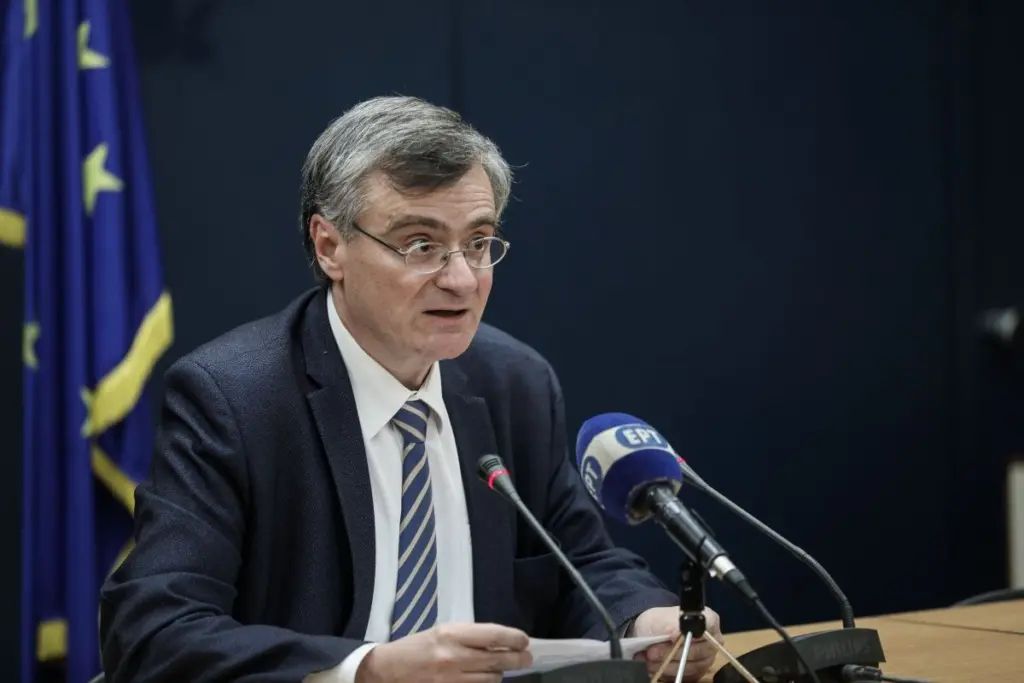 Αναπόφευκτο το τέταρτο κύμα στην Ελλάδα προειδοποιεί ο Τσιόδρας – “Με τα εμβόλια αποφύγαμε 8400 θανάτους”