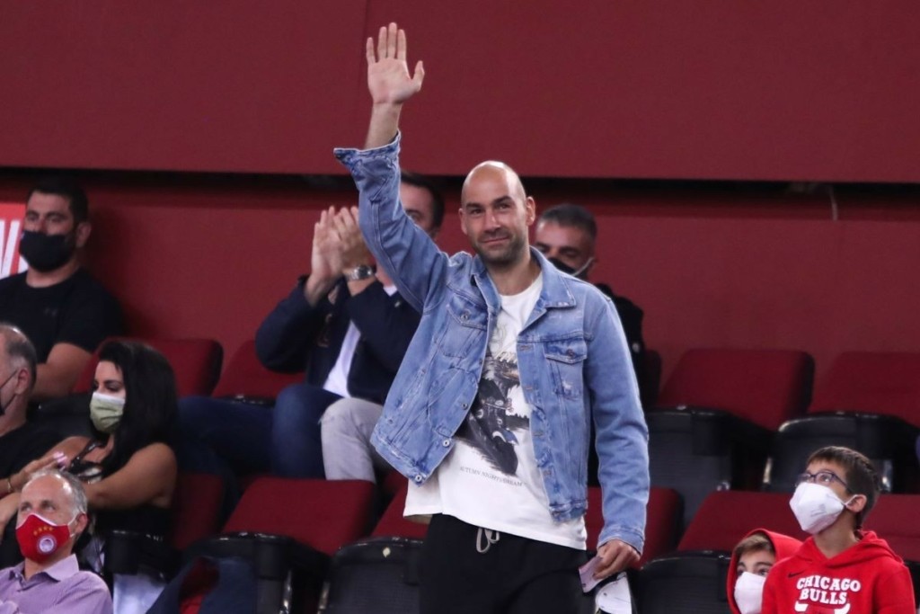 Πρώτη φορά θεατής στο ΣΕΦ ο Σπανούλης – Αποθεώθηκε ξανά από τους οπαδούς του Ολυμπιακού
