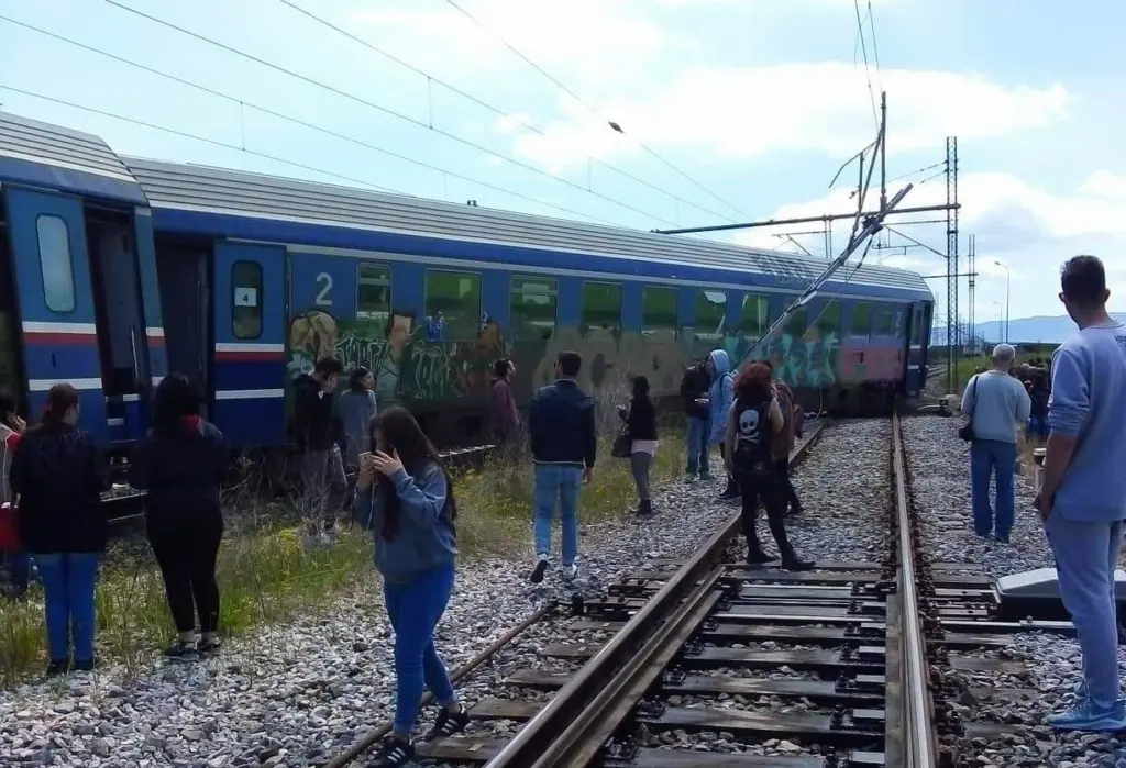 Λίγο πριν τη Θεσσαλονίκη εκτροχιάστηκε το τρένο