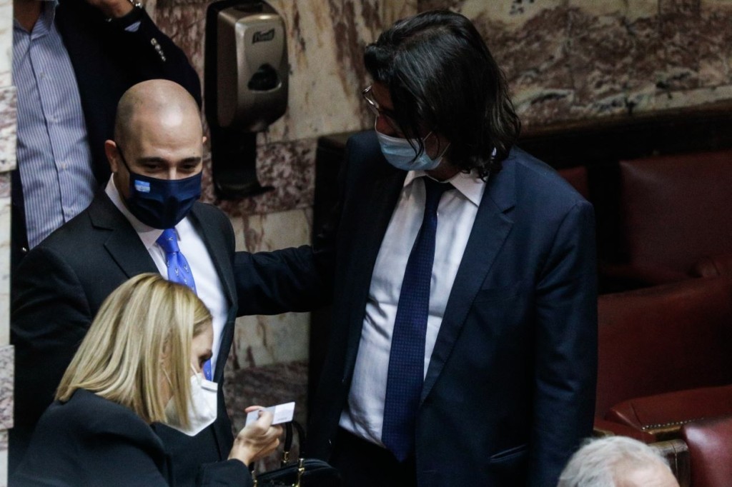 Ο ανεξάρτητος Μπογδάνος συνεχίζει να στηρίζει με την ψήφο του την κυβέρνηση