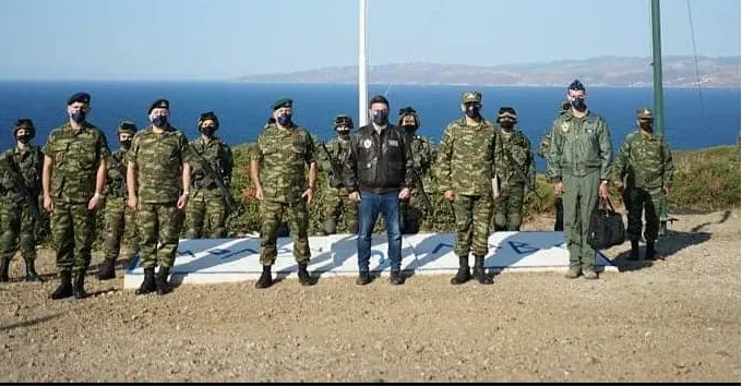 “Φαρμάκι” οι Τούρκοι για τη φωτογραφία Χαρδαλιά – Αποκαλούν τις Οινούσσες τουρκικό νησί υπό κατοχή