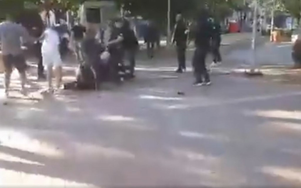 Άγρια φασιστική επίθεση και στην Αθήνα – Πρωτοφανής αγριότητα στο Νέο Ηράκλειο από ακροδεξιούς (vids)
