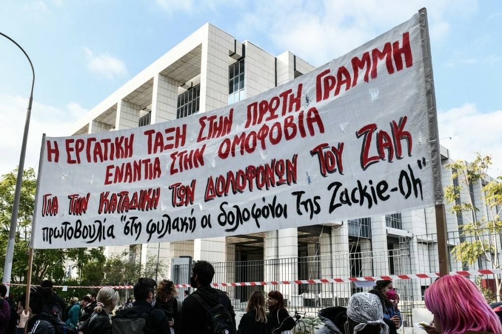 “Το παιδί μου είναι μέσα σε έναν υγρό τάφο και δεν ξέρουμε γιατί” – Ξέσπασε η μάνα του Ζακ