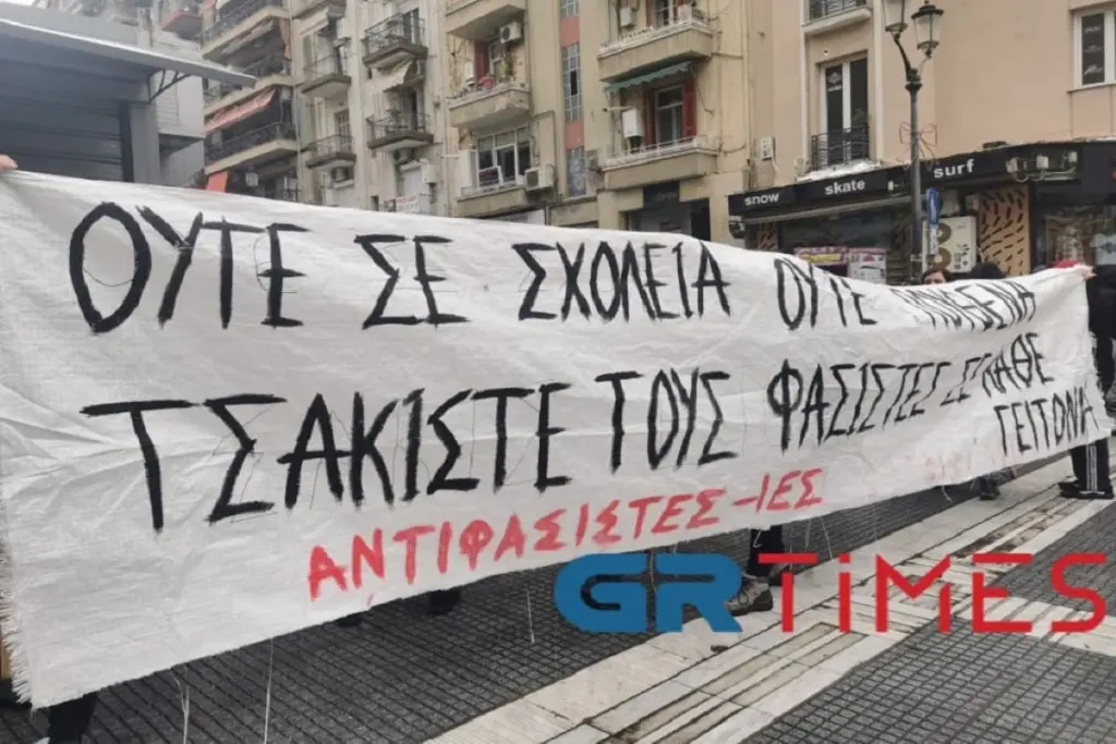 Νέα αντιφασιστική πορεία στη Θεσσαλονίκη – Και οι ακροδεξιοί στους δρόμους (pics)