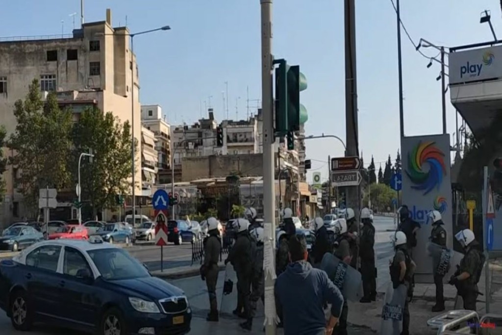 Ακροδεξιοί και αντιεξουσιαστές πραγματοποιούν παράλληλες συγκεντρώσεις στη Θεσσαλονίκη (vid)