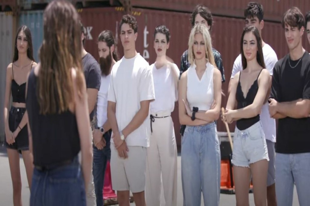 Ξεκίνησαν τα… “γλυκόλογα” στο GNTM – Τα λιγότερα κορίτσια και “η βρωμιάρα” του σπιτιού (vid)