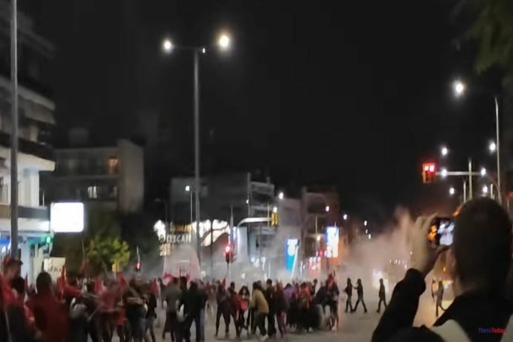 Για μια ακόμη μέρα η Σταυρούπολη μετατράπηκε σε πεδίο μάχης – Η στιγμή που ο φακός απαθανατίζει προσαγωγή  (vids&pics)