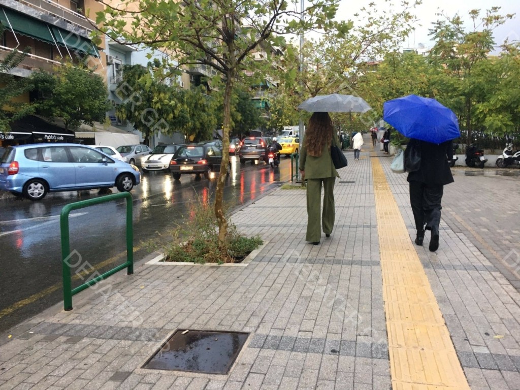 Σαρώνει τη χώρα o “Mπάλλος” – “Άνοιξαν οι ουρανοί” στην Αττική – “Ποτάμια” οι δρόμοι στο Καματερό (pics&vids)