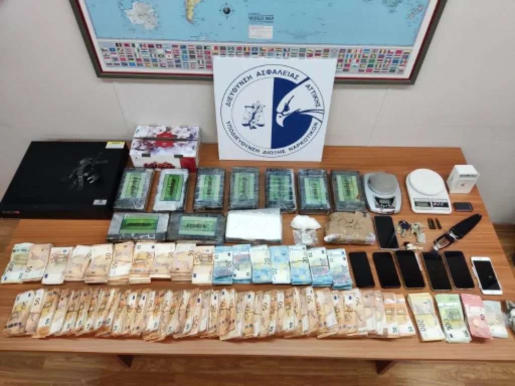 Η Ασφάλεια ξήλωσε καρτέλ κοκαΐνης στην Αθήνα – Οι χρυσές δουλειές και ο μανάβης που ήταν βαρώνος (vid)