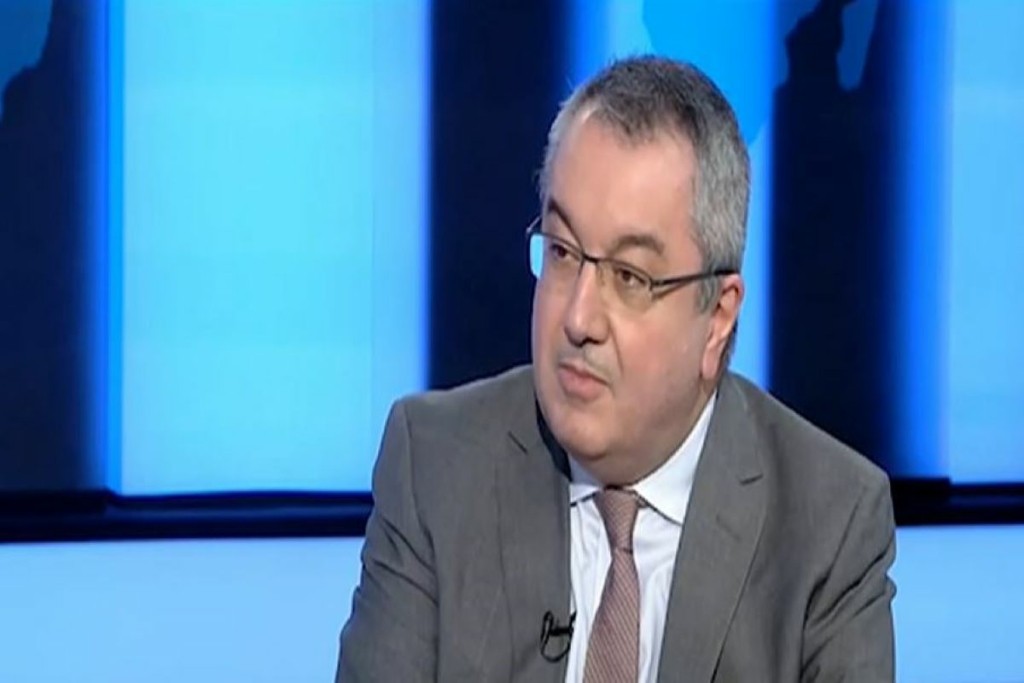 “Περισσότερο μολυσματική η μετάλλαξη Όμικρον” σύμφωνα με τον Μόσιαλο – Το χάπι κατά του κορονοϊού μπορεί να την “πιάσει”