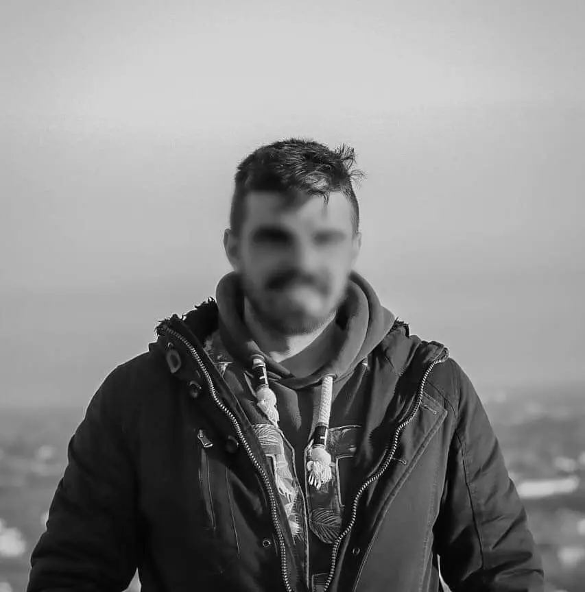 Aυτός είναι ο αστυνομικός που συνελήφθη για ασέλγεια στο 4χρονο παιδί του (pics&vid)
