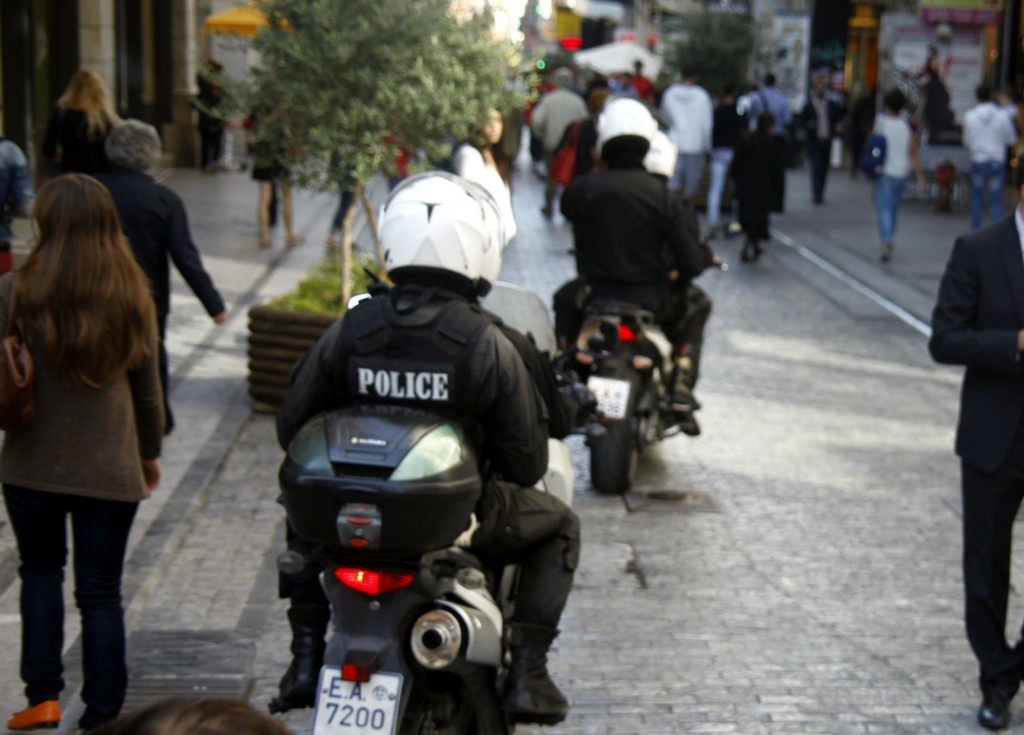 Τρόμος στου Γκύζη – 34χρονος χωρίς εσώρουχο κυνηγούσε και παρενοχλούσε ανήλικες (pic)