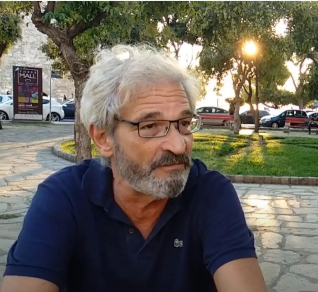 Ο ηθοποιός Σπύρος Σαραφιανός από τον “Σασμό” σε τρυφερές πόζες με τον νεογέννητο γιο του