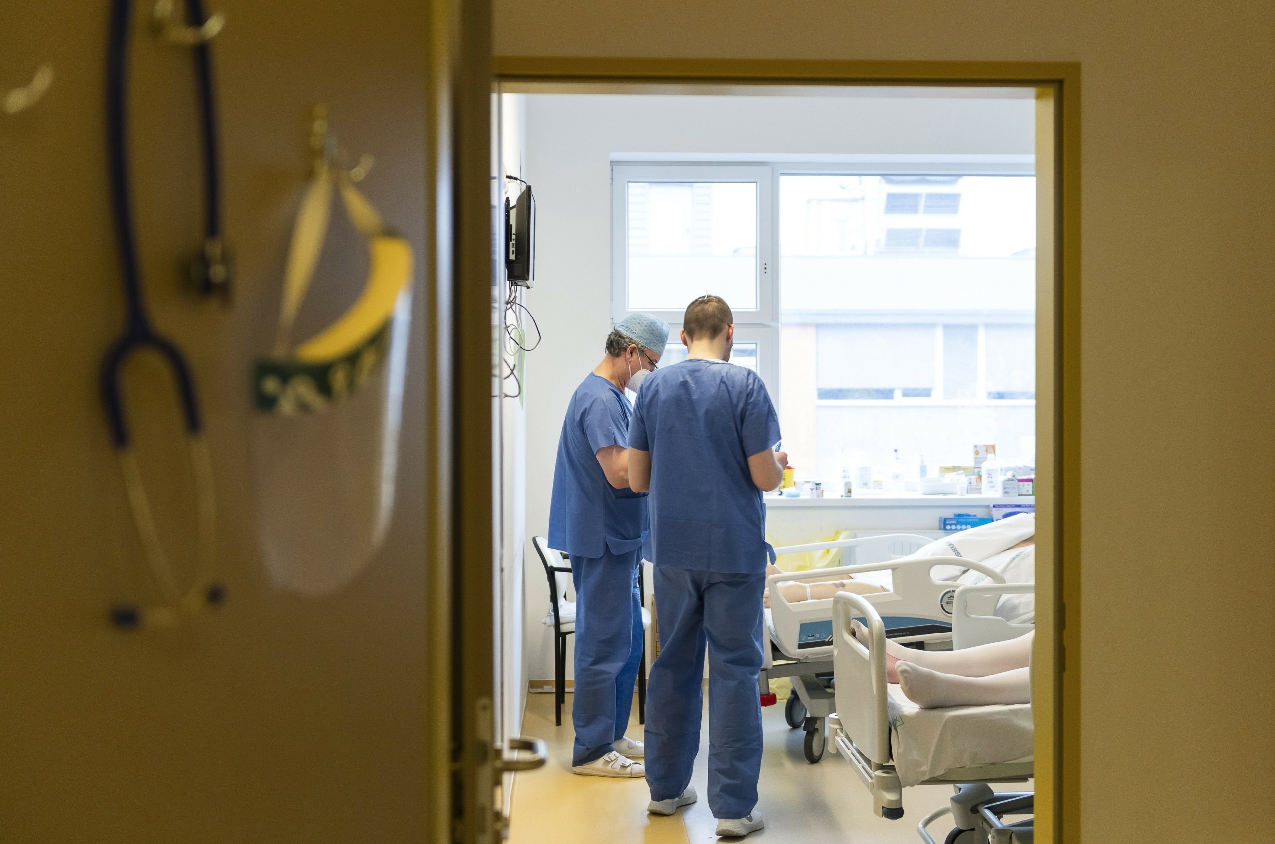 “Πάμε για 2.500 νεκρούς μέσα στον Νοέμβρη – Γέμισαν οι νεκροθάλαμοι του νοσοκομείου” – SOS από Καπραβέλο