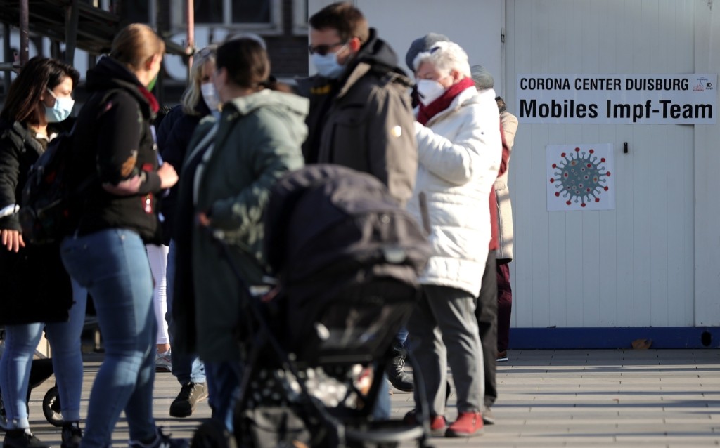 Καταφθάνει το 5ο κύμα της πανδημίας στη Γερμανία – Σχεδόν 43.000 κρούσματα σε 24 ώρες