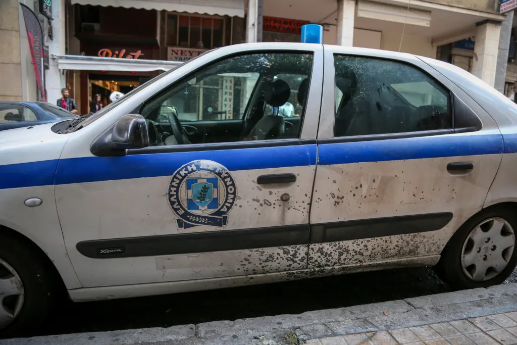 Δύο συλλήψεις για την καταδρομική επίθεση με μολότοφ στην Τροχαία Πειραιά