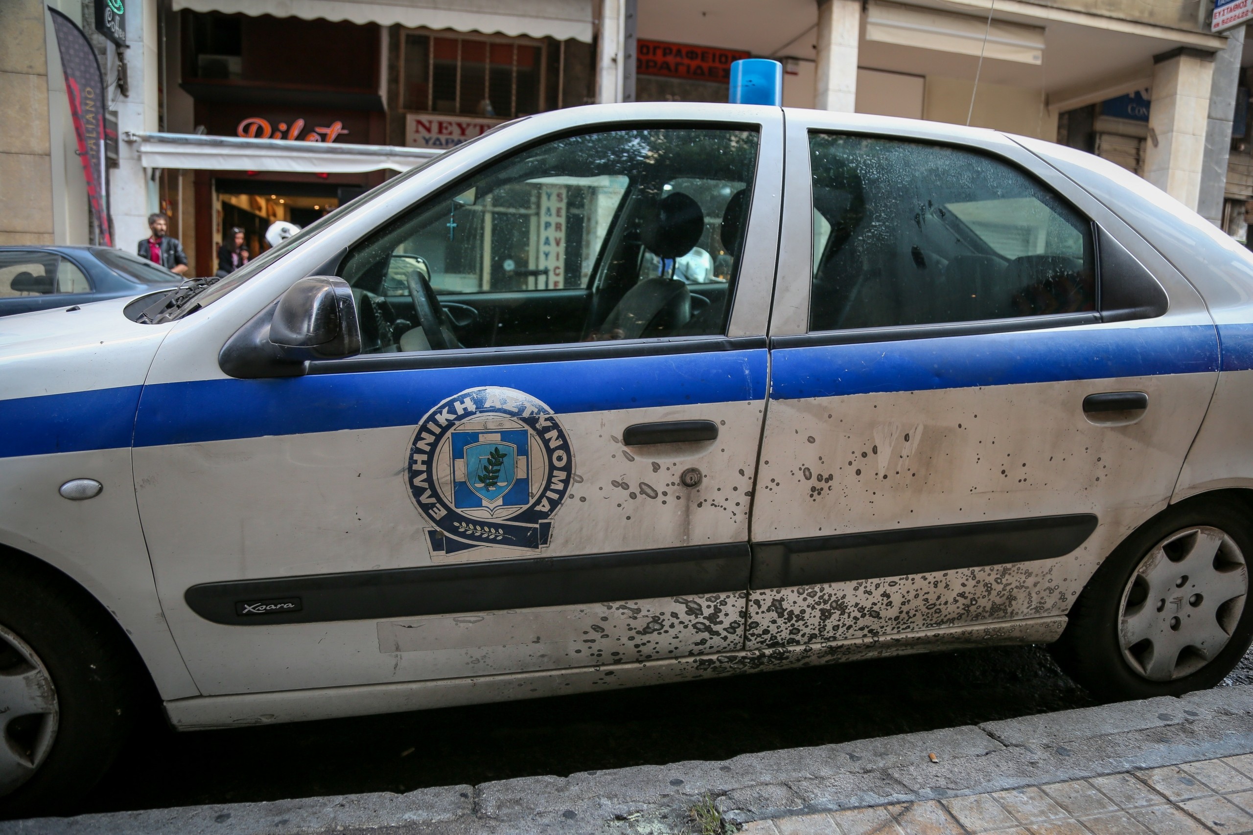 Δύο συλλήψεις για την καταδρομική επίθεση με μολότοφ στην Τροχαία Πειραιά
