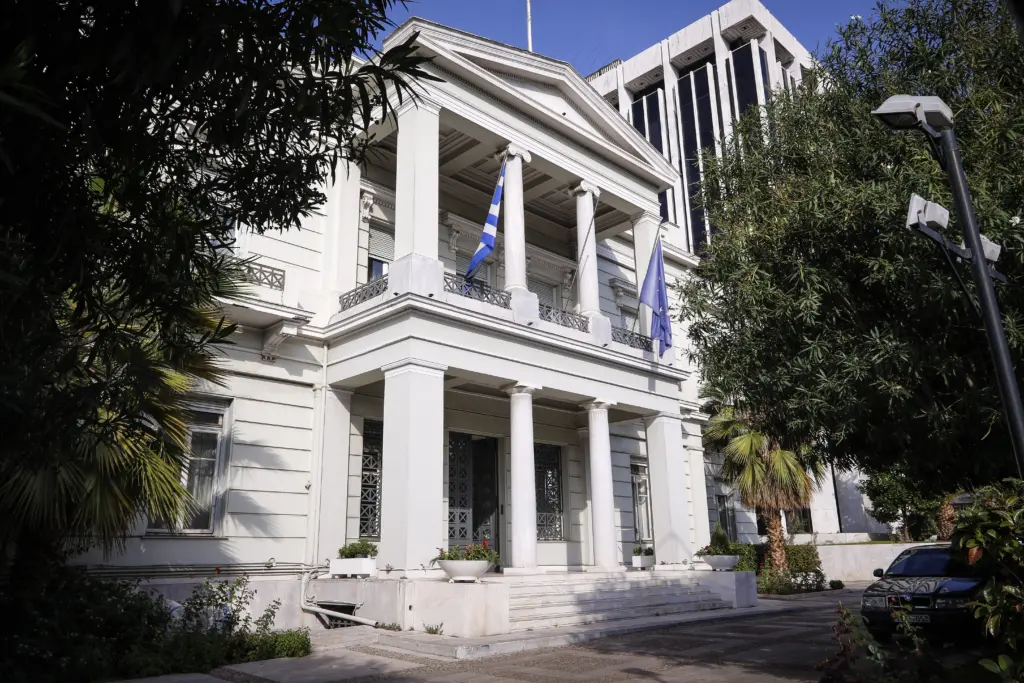 Διάβημα διαμαρτυρίας της Αθήνας στα Τίρανα – Ο Αλβανός πρόεδρος πήγε σε έκθεση για τη “γενοκτονία των τσάμηδων”