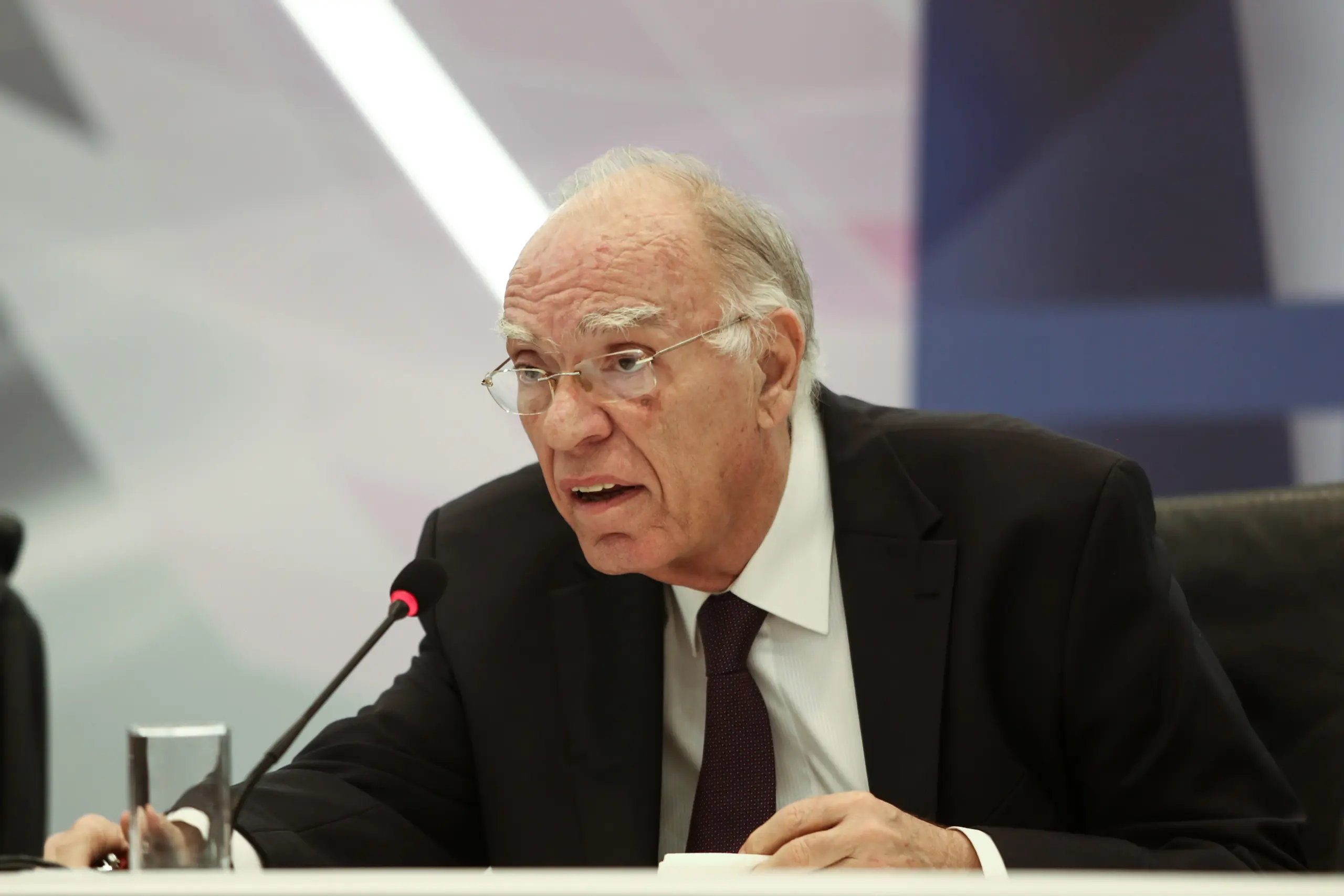 Καλά νέα για τον Βασίλη Λεβέντη – Βγαίνει από την Εντατική