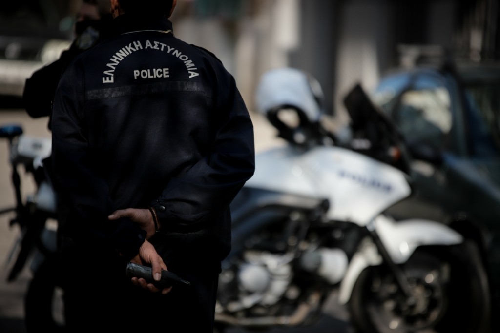 Ασύλληπτος παραμένει ο 39χρονος που έσφαξε τη νονά του στον Βόλο – Το τελευταίο του τηλεφώνημα στη γυναίκα του