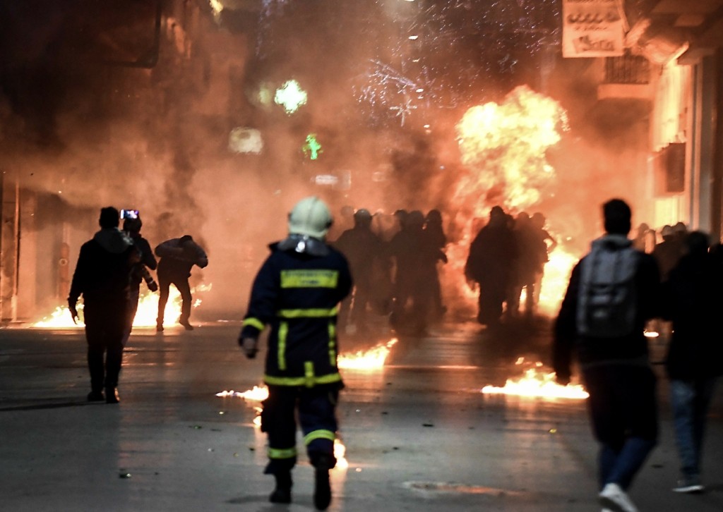Το ΣτΕ αποφάσισε αποζημιώσεις για τις επιχειρήσεις που κάηκαν στα επεισόδια μετά το θάνατο του Γρηγορόπουλου