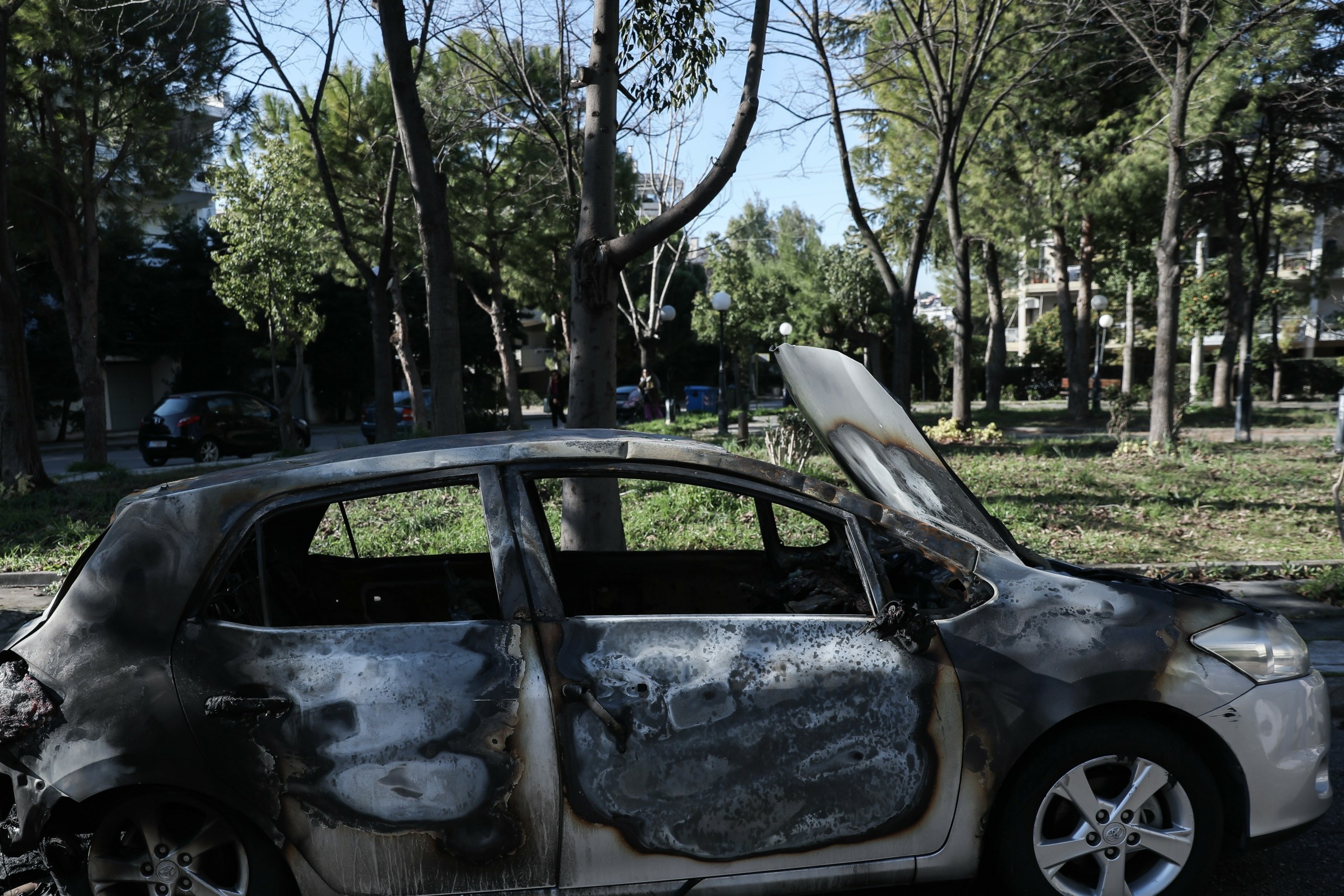 Για τα μάτια μιας γυναίκας προκαλούσαν τρόμο στο Ηράκλειο – Έκαιγαν αυτοκίνητα και πυροβολούσαν