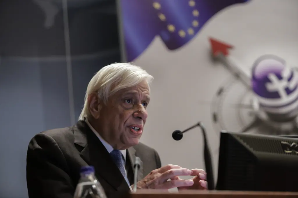 Εξιτήριο από το νοσοκομείο πήρε ο Προκόπης Παυλόπουλος