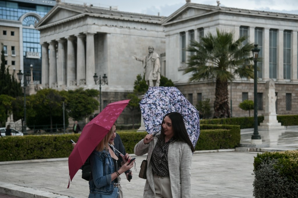 Βροχές, καταιγίδες και άνεμοι την Τρίτη