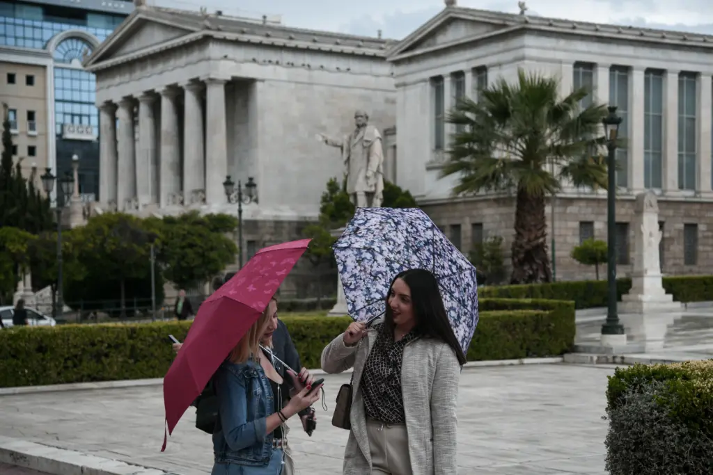 Βροχές, καταιγίδες και άνεμοι την Τρίτη