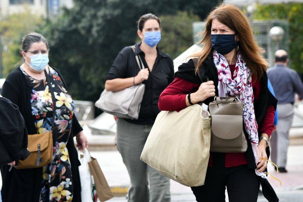 Τι αλλάζει στη ζωή των ανεμβολίαστων από το Σάββατο – Σενάρια για απαγόρευση κυκλοφορίας στις “κόκκινες” περιοχές