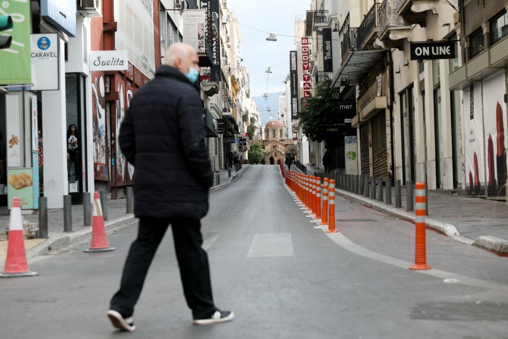 Στο lockdown επιμένει ο Τζανάκης, αν δεν αποδώσουν τα μέτρα – “Μαύρες” προβλέψεις Σαρηγιάννη για την Αθήνα