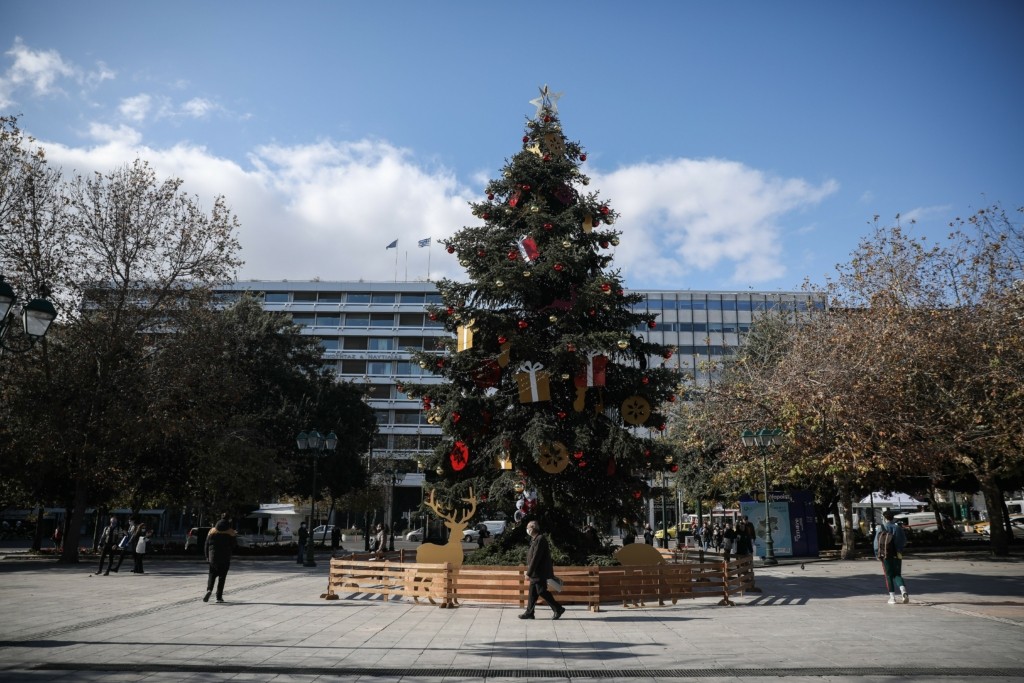 Έρχονται τα “Χριστούγεννα των περιορισμών”  – Το μοντέλο “2G” και τα νέα μέτρα που εξετάζονται