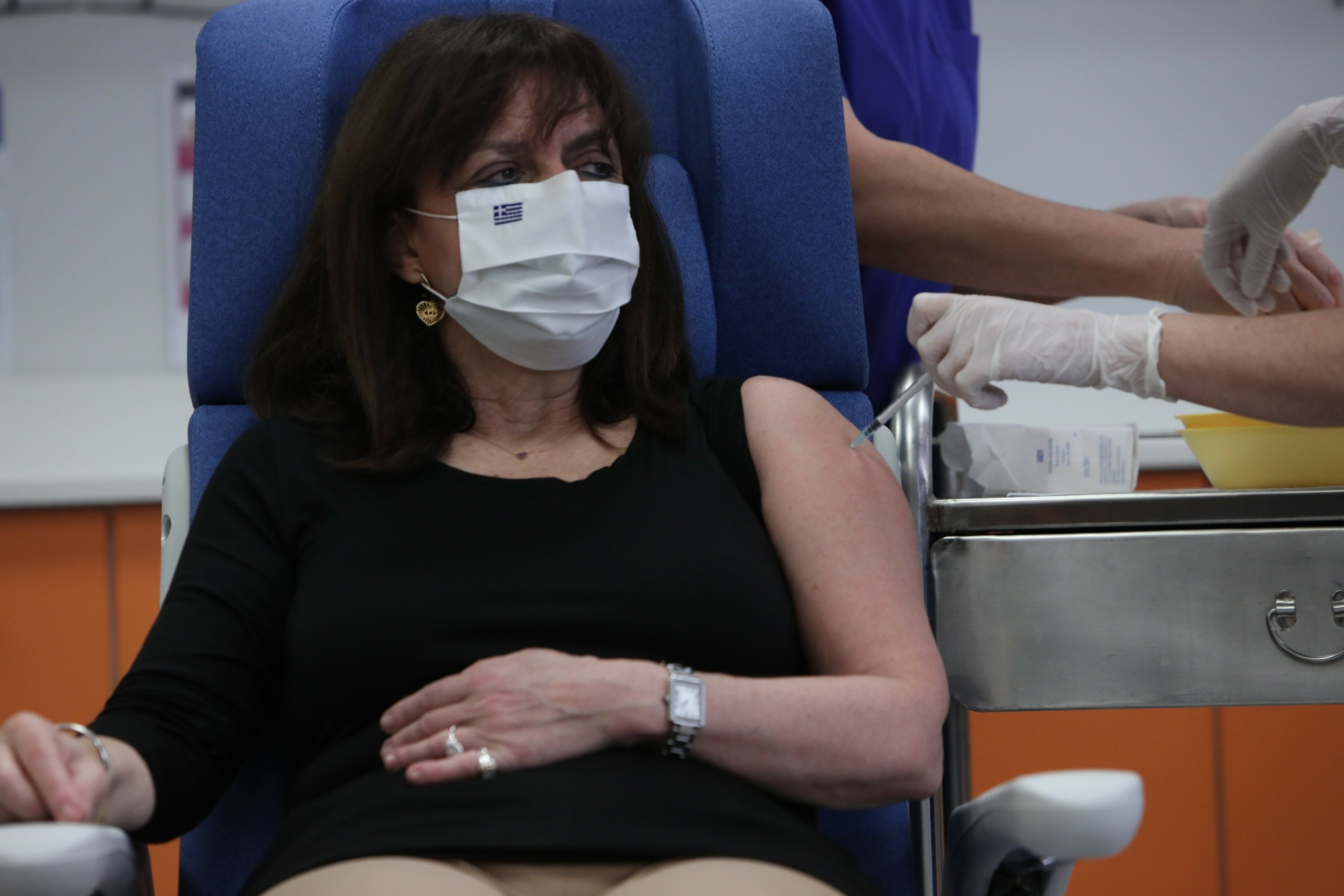 Εμβολιάστηκε για την εποχική γρίπη η Πρόεδρος της Δημοκρατίας