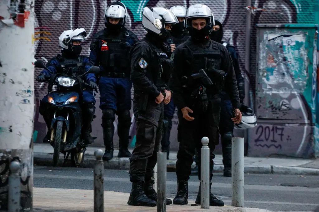 “Ατσαλώνουν” το κέντρο της Αθήνας ενόψει της Επετείου του Πολυτεχνείου – 6.000 αστυνομικοί, drones και “Αίαντες”