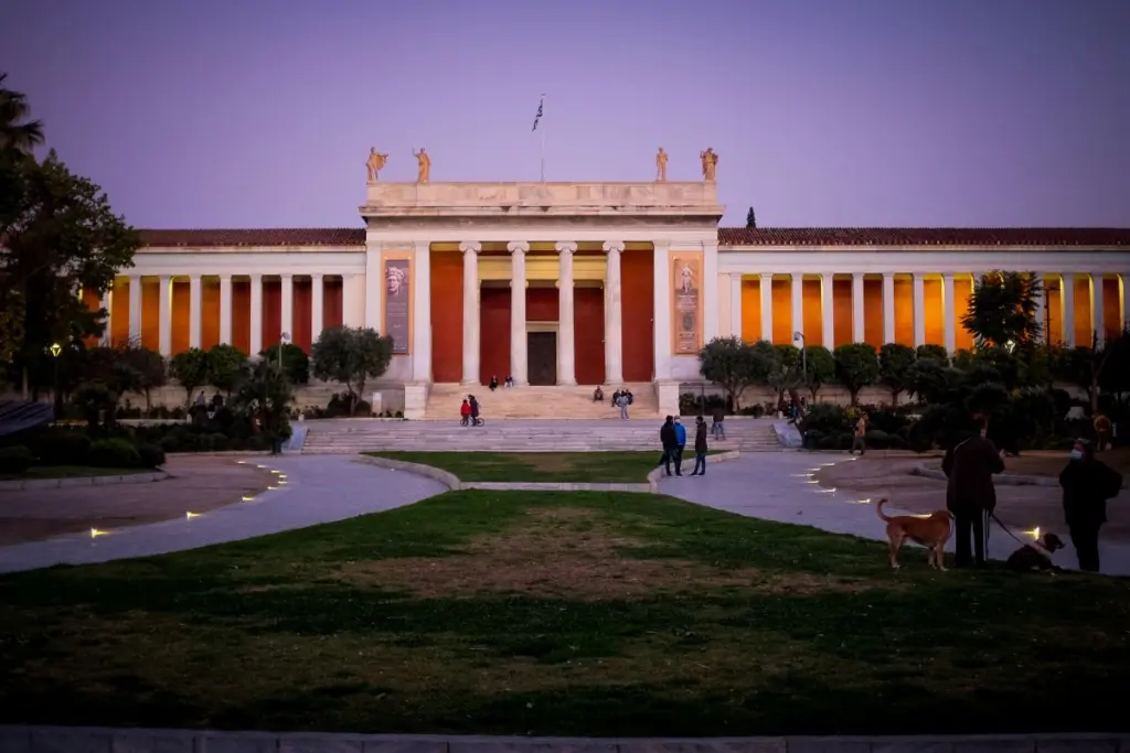 Μαρτυρίες για τους γονείς του εγκαταλελειμμένου μωρού στο Αρχαιολογικό μουσείο – “Έφυγαν για Γερμανία”
