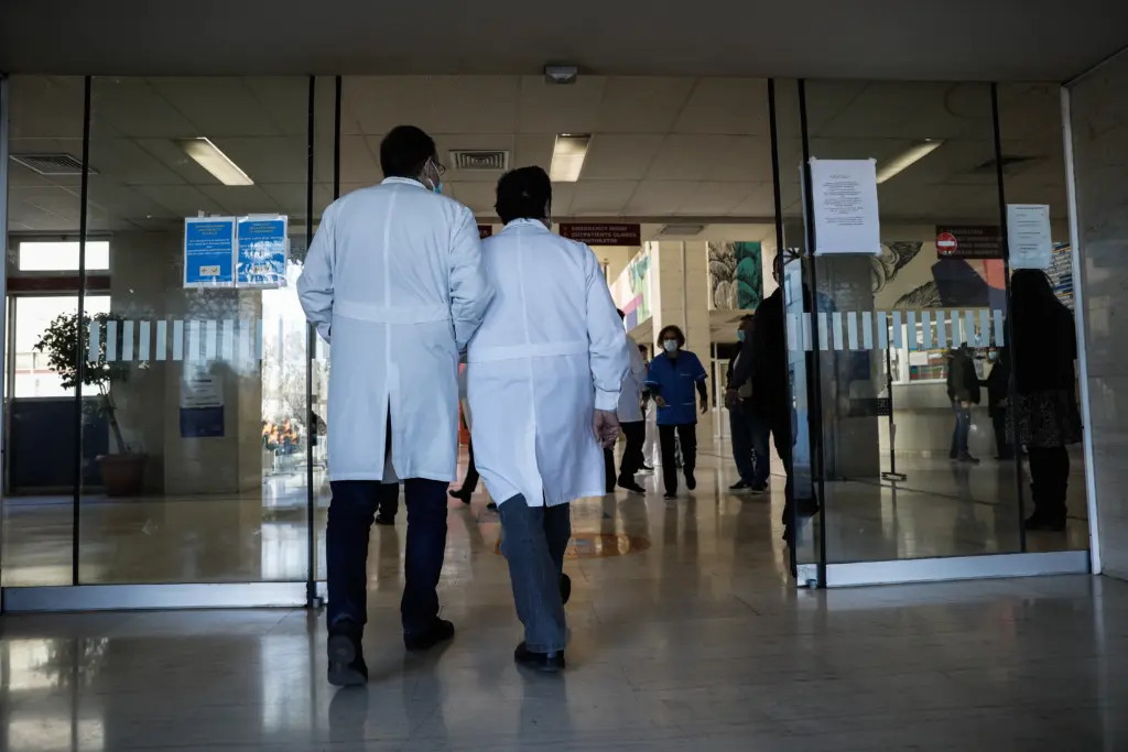 Οριακή η κατάσταση στο Θριάσιο – Ασθενείς με κορονοϊό νοσηλεύονται σε κοντέινερ (vid)