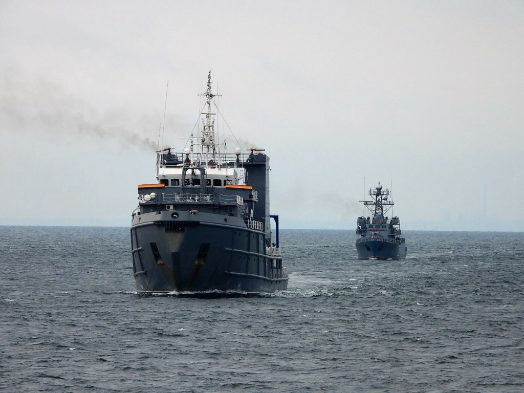 Επικίνδυνα παιχνίδια στη Μαύρη Θάλασσα – Ρώσοι παρακολουθούν αμερικανικό πλοίο