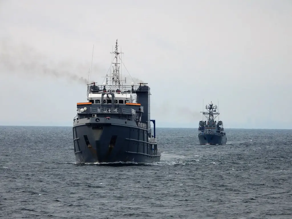 Επικίνδυνα παιχνίδια στη Μαύρη Θάλασσα – Ρώσοι παρακολουθούν αμερικανικό πλοίο