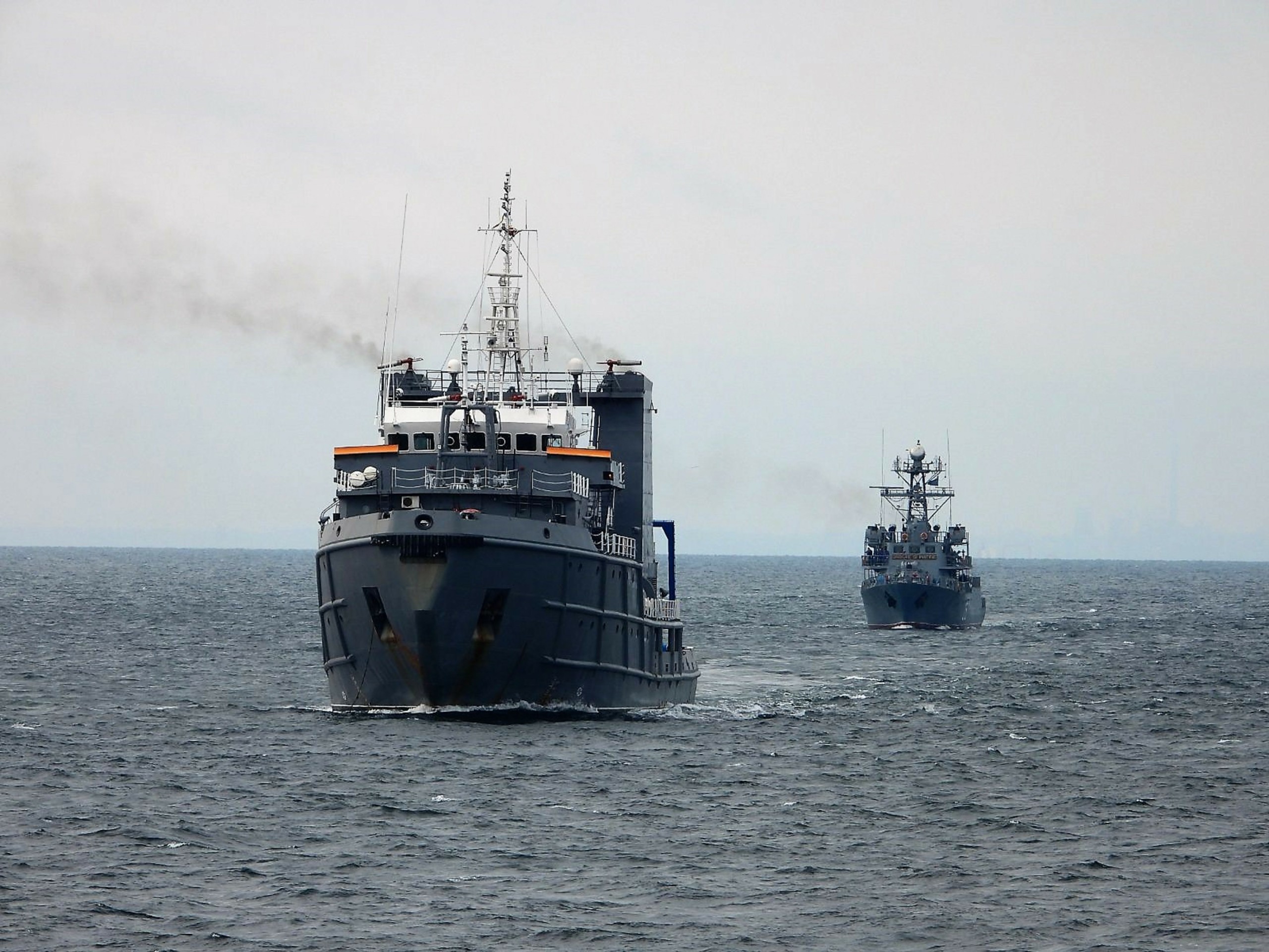 Επικίνδυνα παιχνίδια στη Μαύρη Θάλασσα – Ρώσοι παρακολουθούν αμερικανικό πλοίο