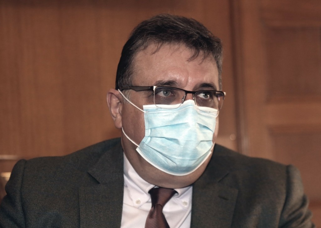 Εξαδάκτυλος για Σερβετάλη – “Αυτή τη στιγμή έχουμε ντάνιασμα ανθρώπων στις εντατικές” (vid)