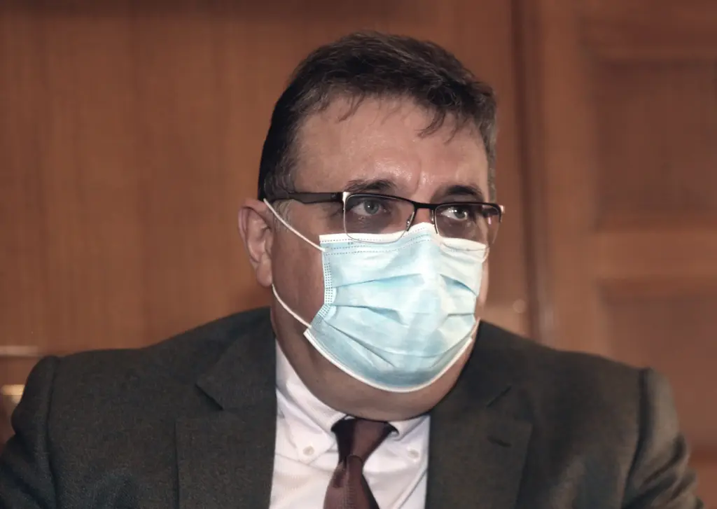 Εξαδάκτυλος για Σερβετάλη – “Αυτή τη στιγμή έχουμε ντάνιασμα ανθρώπων στις εντατικές” (vid)