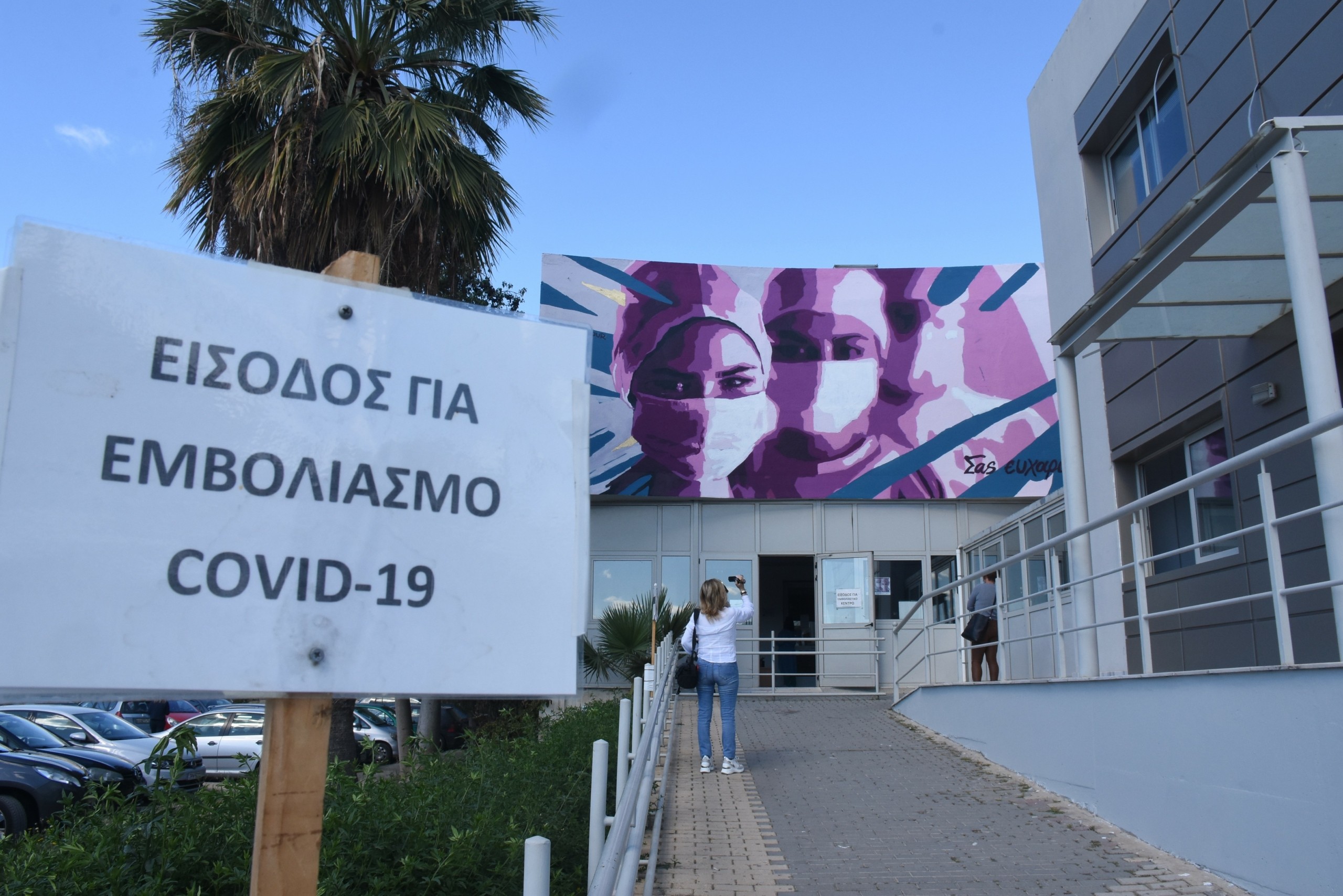 Για ποιους εξετάζεται να γίνει υποχρεωτική η τρίτη δόση – Την επόμενη εβδομάδα οι αποφάσεις για τη διπλή μάσκα στα ΜΜΜ