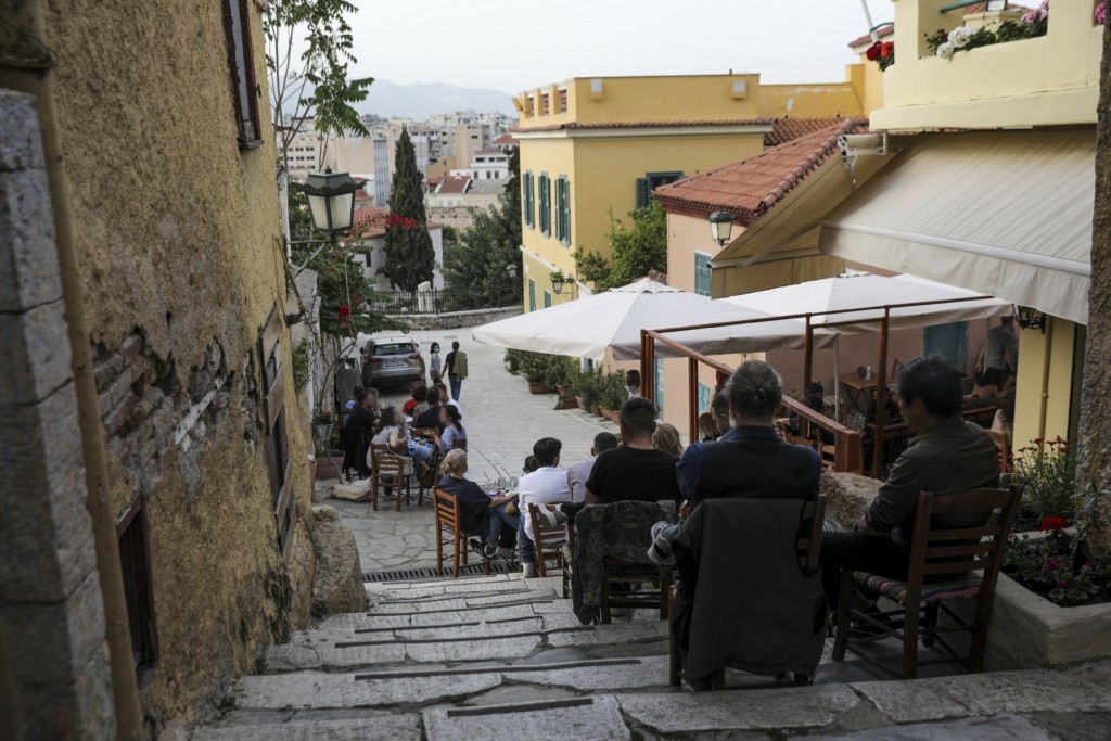 Η “έκρηξη” των κρουσμάτων φέρνει νέα μέτρα για τους ανεμβολίαστους – Τι θα ισχύσει σε εστίαση και ψυχαγωγία