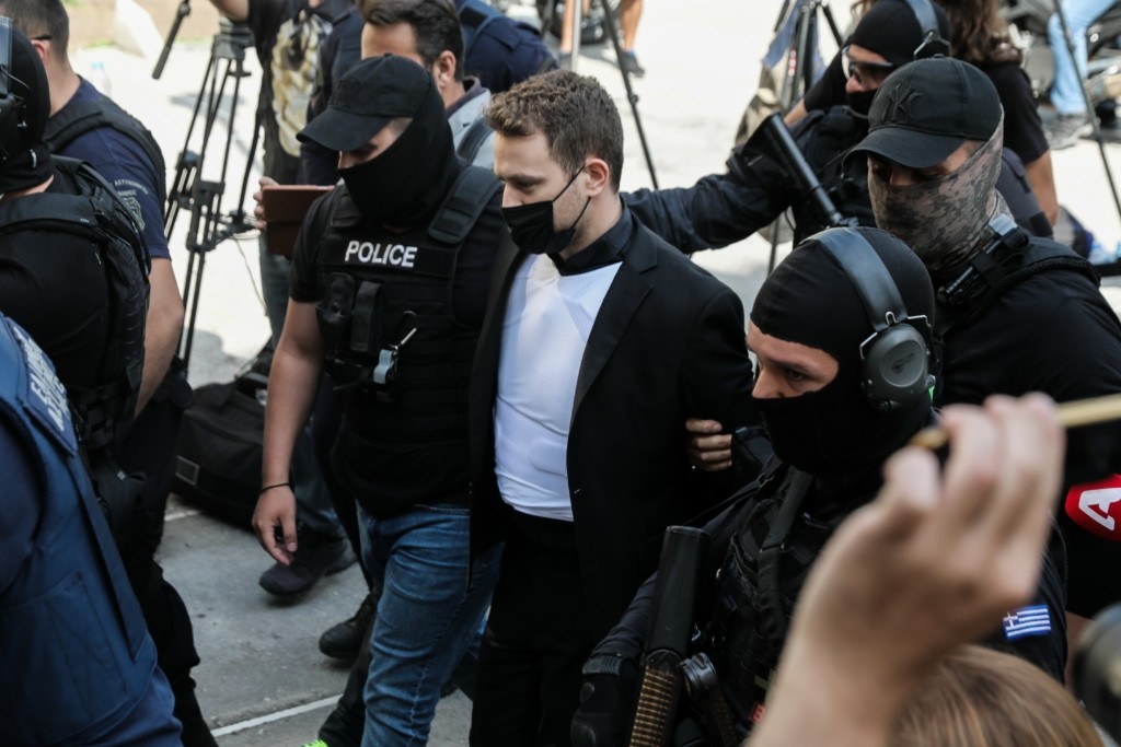 Ο Μπάμπης Αναγνωστόπουλος επιμένει ότι δεν είχε εξωσυζυγική σχέση – Έρχονται νέες αποκαλύψεις;