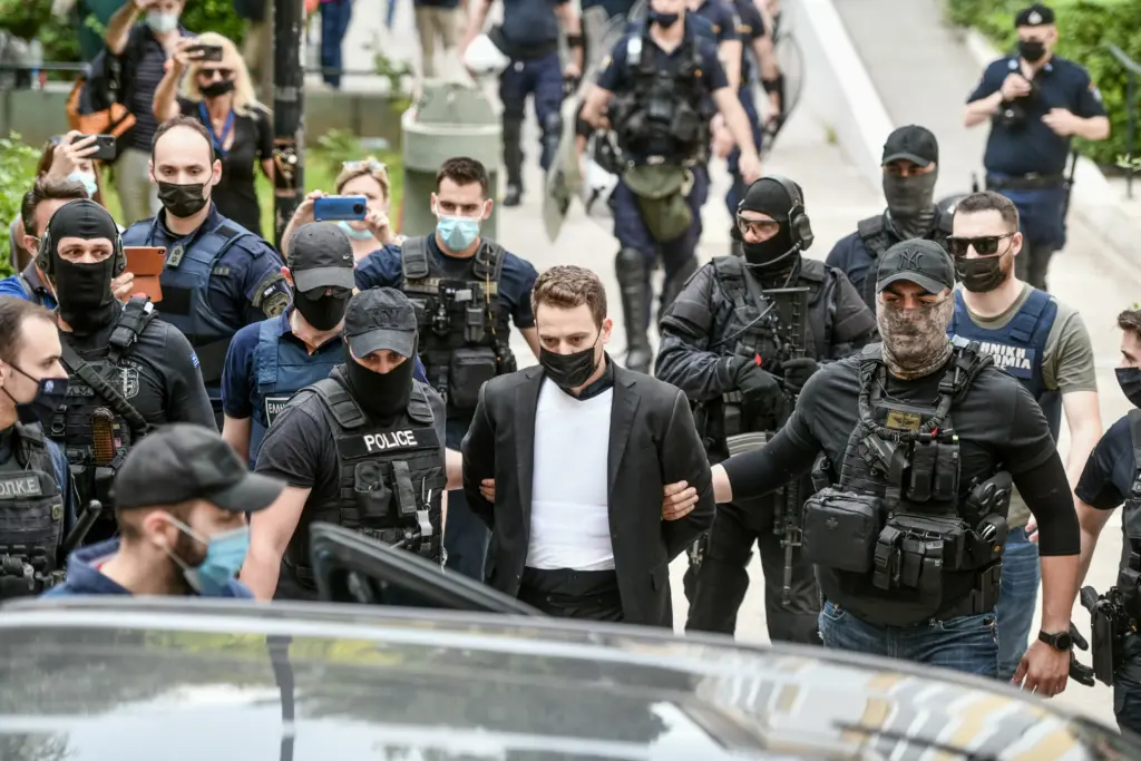 Αρνείται ότι είχε εξωσυζυγική σχέση ο Μπάμπης Αναγνωστόπουλος – Τι είπε μέσα από τη φυλακή (vid)