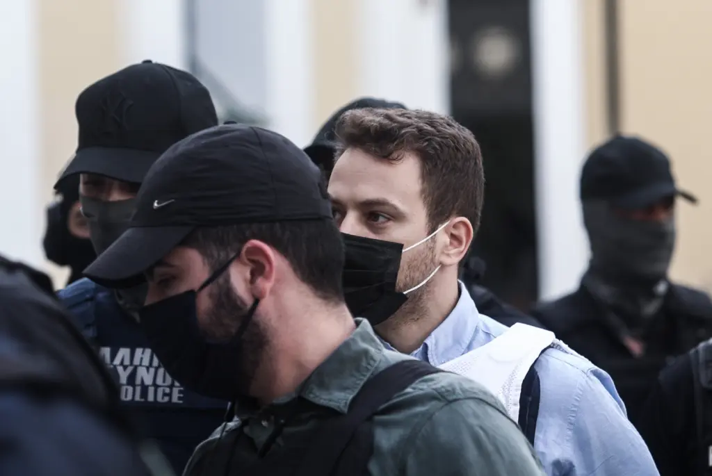 “Να σου θυμίσω εγώ ποια έψαχνες…” – Το οργισμένο μήνυμα της Αγγελικής Νικολούλη στον Μπάμπη Αναγνωστόπουλο (vid)