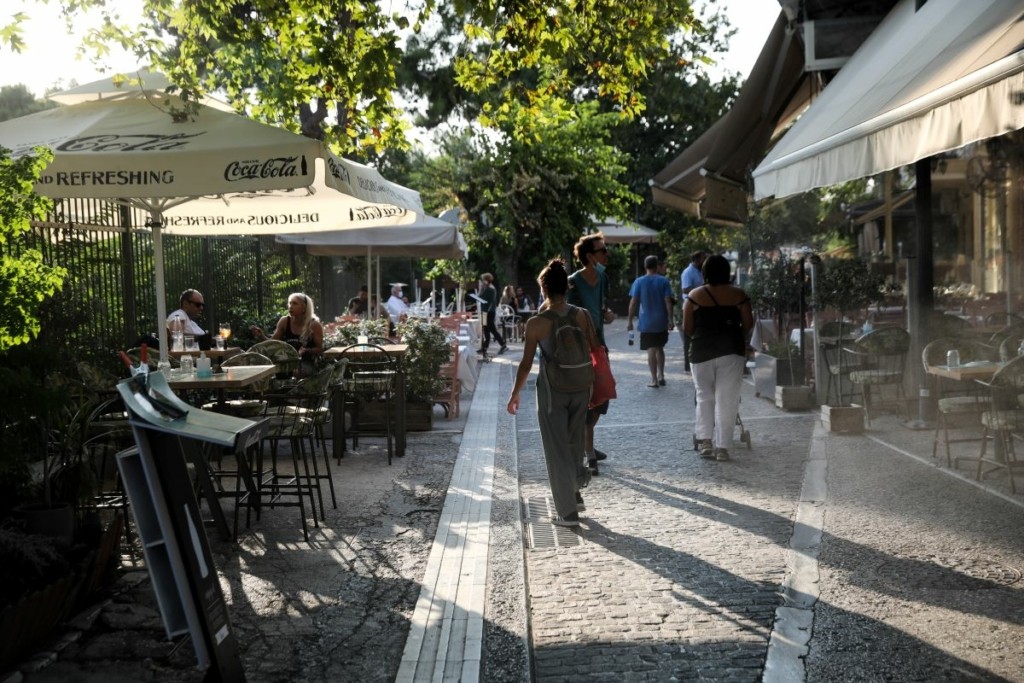 4.307 τα νέα κρούσματα την Κυριακή – Ανησυχία για τον αριθμό των διασωληνωμένων